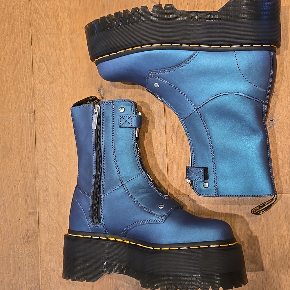 Dr. Martens Blue Combat Boots Women 6 - Picture 8 of 11